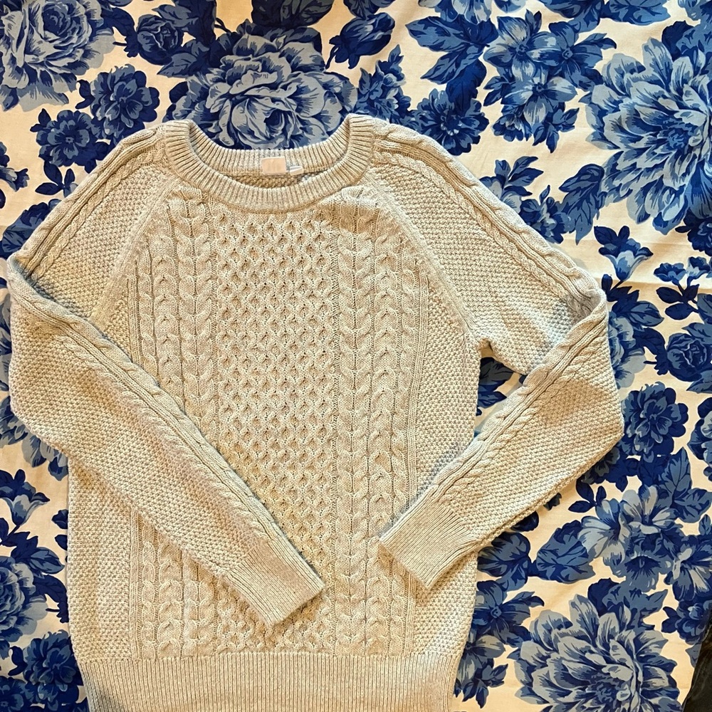 Like new! Gap Factory 100% cotton, cable knit, crew neck sweater. Light grey.